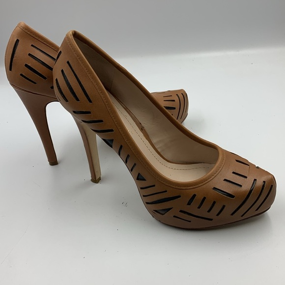 High heel pumps. - Picture 2 of 4